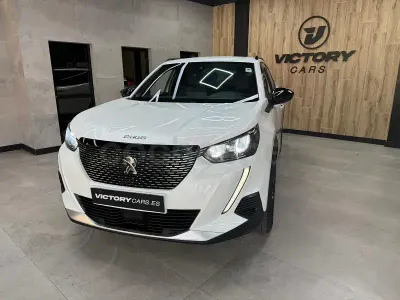 Usado Peugeot 2008 Active 100 CV (73 kW) 2023 Blanco SUV