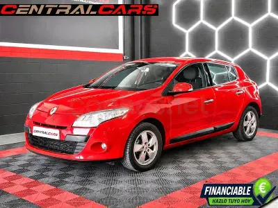 Usado Renault Mégane Dynamique 130 CV (95 kW) 2010 Rojo Berlina