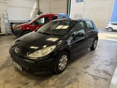 Usado Peugeot 307 109 CV (80 kW) 2007 Negro Utilitario