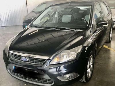 Usado Ford Focus Trend 90 CV (66 kW) 2010 Negro Familiar