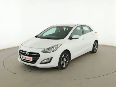 Usado Hyundai i30 110 CV (80 kW) 2015 Blanco Berlina