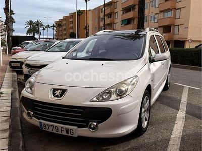 Usado Peugeot 307 110 CV (80 kW) 2007 Blanco Familiar