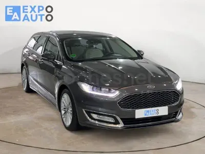 Usado Ford Mondeo Vignale 240 CV (176 kW) 2015 Gris / plata Berlina
