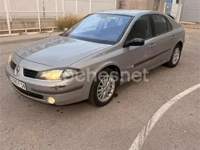 Usado Renault Laguna III Authentique 110 CV (80 kW) 2007 Gris / plata Berlina