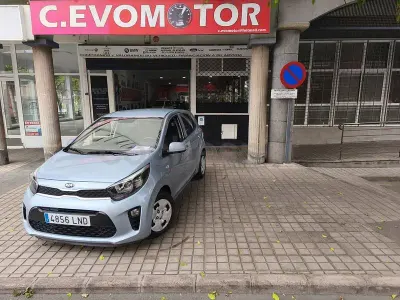 Usado Kia Picanto Comfort 67 CV (49 kW) 2021 Azul Utilitario