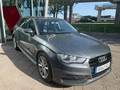Usado Audi A3 110 CV (80 kW) 2014 Gris / plata Berlina