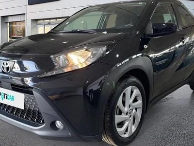 Usado Toyota Aygo X Play 72 CV (52 kW) 2023 Negro SUV