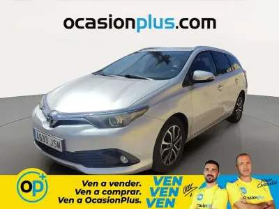 Usado Toyota Auris Touring Sports Active 111 CV (81 kW) 2016 Gris Familiar