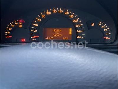 Negro Usado 2004 Mercedes C270 Elegance Berlina | 5000 €