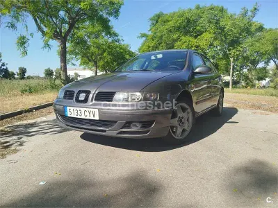Usado Seat Toledo Stella 110 CV (80 kW) 2004 Gris / plata Berlina