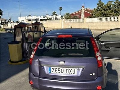 Usado Ford Fiesta Trend 80 CV (58 kW) 2006 Azul Utilitario