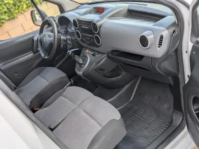 Usado Peugeot Partner Premium 100 CV (73 kW) 2019 Blanco Monovolumen