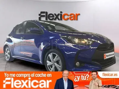 Usado Toyota Yaris Hybrid Active 116 CV (85 kW) 2025 Azul Berlina