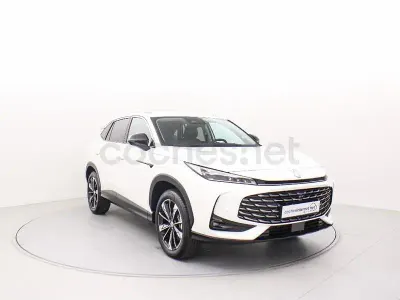 Używany MG HS Luxury 224 KM (164 kW) 2025 Biały SUV