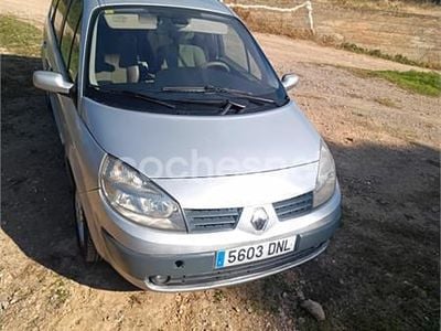 Gris / plata Usado 2005 Renault Scénic II Privilege Monovolumen | 4100 € (Caro)