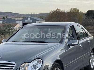 Usado Mercedes C240 Elegance 170 CV (125 kW) 2004 Gris / plata Berlina