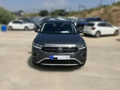 Usado VW T-Roc Life 110 CV (80 kW) 2022 Gris SUV