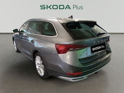 Usado Skoda Octavia Scout 4x4 150 CV (110 kW) 2022 Gris Familiar