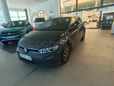 Usado VW Polo Life 95 CV (69 kW) 2022 Gris / plata Utilitario