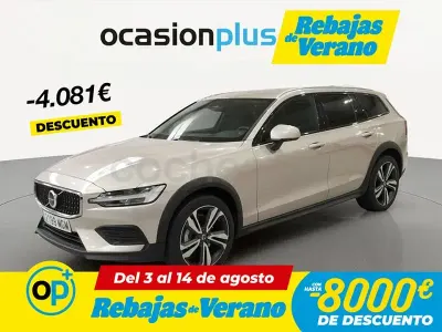 Usado Volvo V60 CC Core 197 CV (144 kW) 2023 Gris / plata Familiar