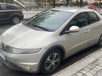 Gris / plata Usado 2006 Honda Civic Comfort Berlina | 2400 €