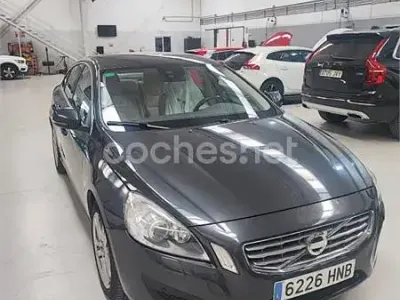 Usado Volvo S60 Summum 136 CV (100 kW) 2012 Verde Berlina
