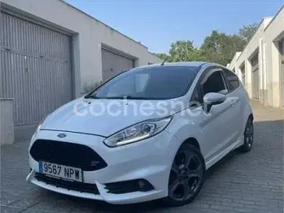 Usado Ford Fiesta ST 182 CV (133 kW) 2015 Blanco Utilitario