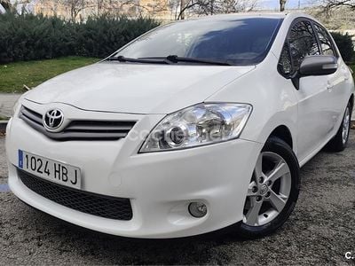 Usado Toyota Auris Active 126 CV (92 kW) 2011 Blanco Utilitario