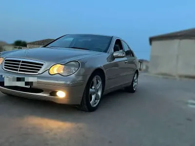 Usado Mercedes C180 Classic 143 CV (105 kW) 2003 Beige Berlina