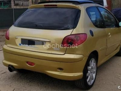 Usado Peugeot 206 GTi 138 CV (101 kW) 2003 Amarillo Berlina