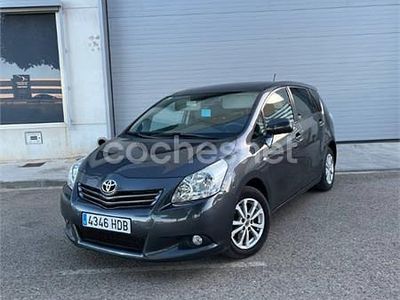 Usado Toyota Verso Active 126 CV (92 kW) 2011 Gris / plata Monovolumen