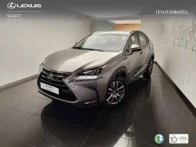 Usado Lexus NX300h Executive Line 197 CV (144 kW) 2017 Gris / plata SUV