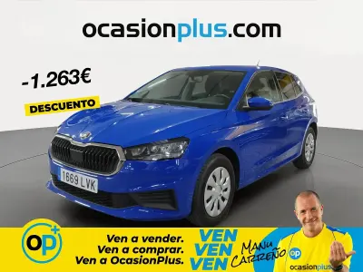 Usado Skoda Fabia Active 80 CV (58 kW) 2021 Azul Utilitario