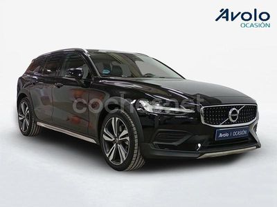 Negro Usado 2022 Volvo V60 CC Core Familiar | 28.900 € (Precio justo)