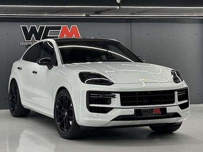 Blanco Usado 2024 Porsche Cayenne Turbo E-Hybrid SUV | 195.900 €