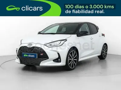 Usado Toyota Yaris Hybrid Sport 130 CV (95 kW) 2025 Blanco Berlina
