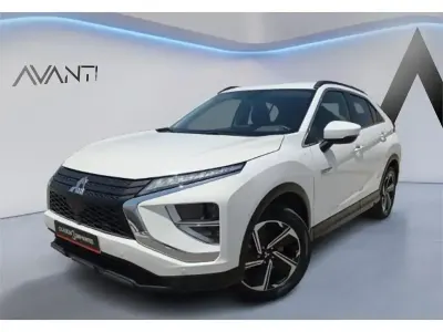 Usado Mitsubishi Eclipse Cross Motion 188 CV (138 kW) 2022 Blanco SUV