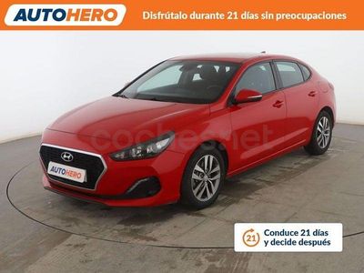 Usado Hyundai i30 120 CV (88 kW) 2018 Rojo Berlina
