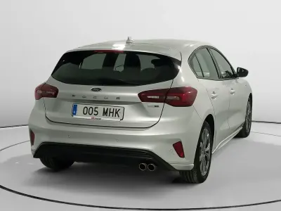 Używany Ford Focus ST-Line 125 KM (91 kW) 2023 Szary Sedan/Limuzyna
