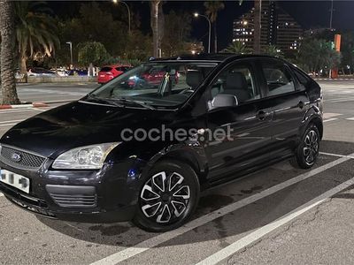 Negro Usado 2006 Ford Focus Ambiente Berlina | 2650 € (Precio justo)