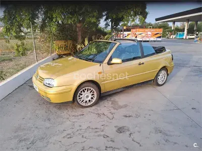 Usado VW Golf Cabriolet 100 CV (73 kW) 1998 Amarillo Descapotable