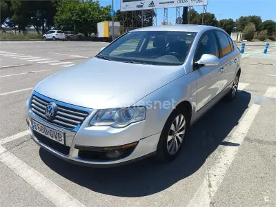 Usado VW Passat Edition 110 CV (80 kW) 2010 Gris / plata Berlina