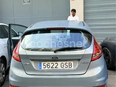 Usado Ford Fiesta Trend 90 CV (66 kW) 2009 Azul Berlina