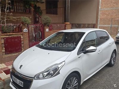 Usado Peugeot 208 Style 100 CV (73 kW) 2017 Blanco Utilitario