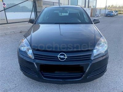 Usado Opel Astra Cosmo 100 HP (73 kW) 2004 Preto Sedan
