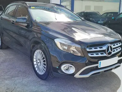 Usado Mercedes GLA200 136 CV (100 kW) 2018 Negro SUV