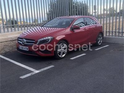 Begagnad Mercedes A200 Elegance 140 HK (102 kW) 2013 Röd Minibuss