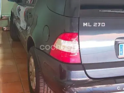 Usado Mercedes ML270 163 CV (119 kW) 2003 Negro SUV