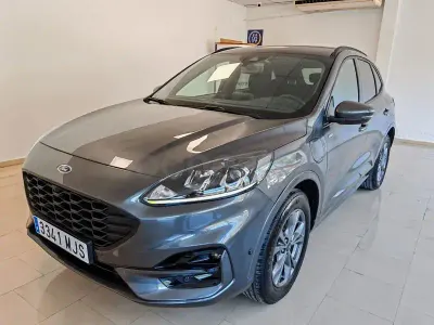 Usado Ford Kuga ST-Line 225 CV (165 kW) 2023 Verde SUV