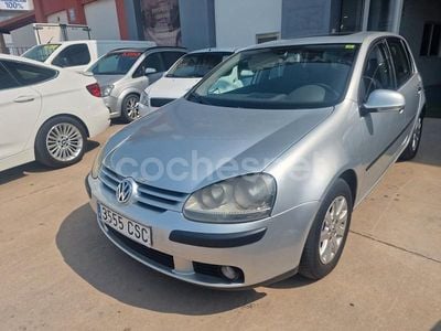 Usado VW Golf IV Highline 105 CV (77 kW) 2004 Gris / plata Berlina